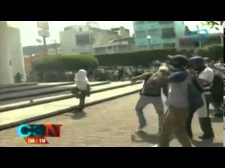 Manifestantes incendian el Ayuntamiento de Iguala