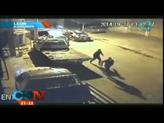 VIDEO: Policías son cómplices de robo en León, Guanajuato