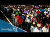 Maestros de Michoacán marchan y piden el regreso de normalistas
