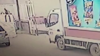 Okulun Demir Kapısı 7 Yaşındaki Öğrencinin Üzerine Böyle Devrildi