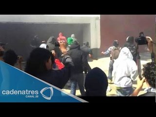 VIDEO: Avientan bombas molotov a sede del PRI en Oaxaca