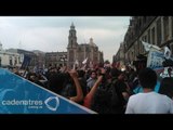 Marchan tres contingentes por Ayotzinapa al Zócalo Capitalino