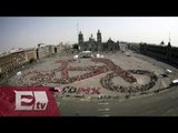 Forman monumental bici humana en el Zócalo / Atalo Mata