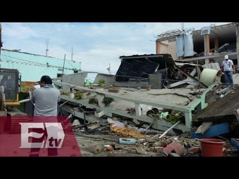 Continúa la búsqueda de sobrevivientes en Ecuador / Atalo Mata