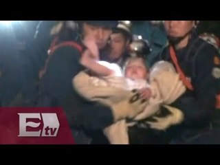 Rescatan ilesa a bebé de entre los escombros tras sismo en Japón/ Atalo Mata