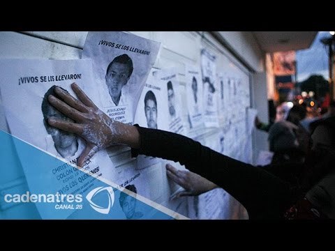 Llega caravana de padres de normalistas desaparecidos a Michoacán