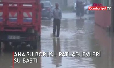 Ana su borusu patladı evleri su bastı
