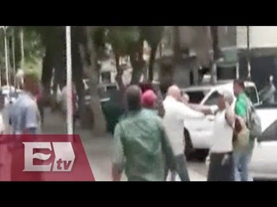 Chavistas insultan y golpean a líder opositor en Venezuela / Francisco Zea