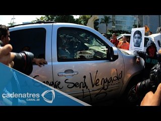 Normalistas retienen a alcalde de Acapulco