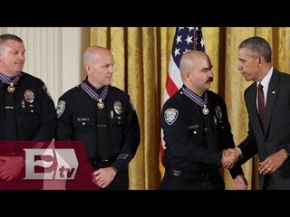 Obama entrega "Medalla de Valor" a trece policías; entre ellos dos latinos / Yuriria Sierra