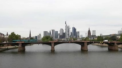 Frankfurt gegen Paris: Wer profitiert am meisten vom Brexit?