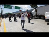 Estudiantes bloquean autopista del sol por caso Ayotzinapa