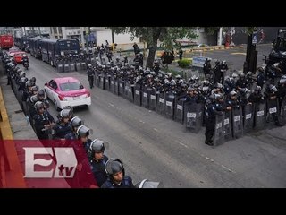 Elementos de la policía impiden paso de la CNTE al AICM / Martín Espinosa