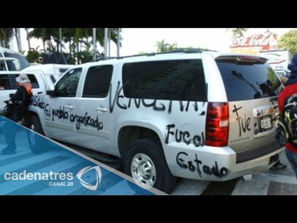 Normalistas retienen a alcalde de Acapulco