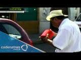 Yucatán: desempleados de embotelladora realizan colecta a ritimo de cumbia