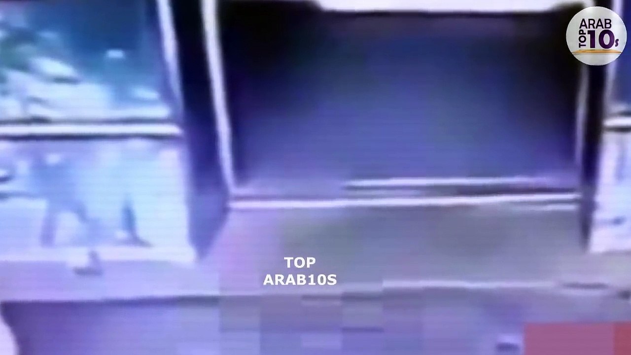 هذه الفتاة لم تكن تعلم ان هناك كاميرات في المصعد انظروا ماذا فعلت..!!