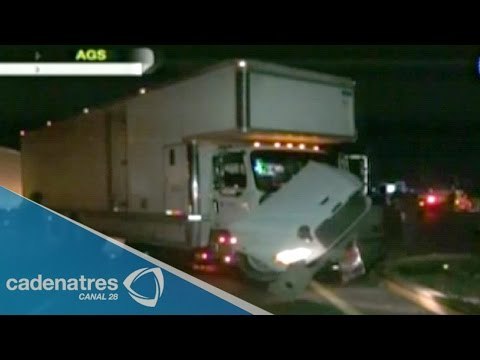 Aguascalientes: Tráiler embiste a autobús de pasajeros