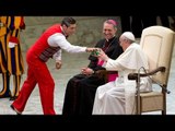 Papa Francisco disfruta espectáculo circense en El Vaticano