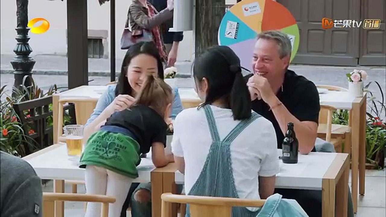 《中餐厅2》：喝完王俊凯的老鸭汤，法国小萝莉直接跳起了广场舞 Chinese Restaurant S2 【湖南卫视官方频道】