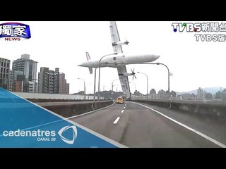 Se estrella avión sobre río de Taiwán