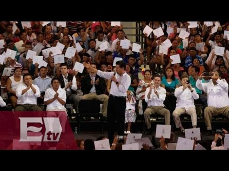 Entregan certificados de educación básica a 6 millones de adultos en Yucatán / Martín Espinosa