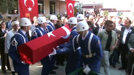 Şehidin kardeşinden hüzün dolu bakış...Batman şehidi son yolculuğuna uğurlandı