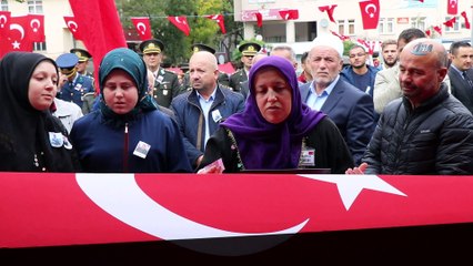 Nişanlısının kamuflajını giyip “Hayallerimizi çaldılar” diye gözyaşı döktü