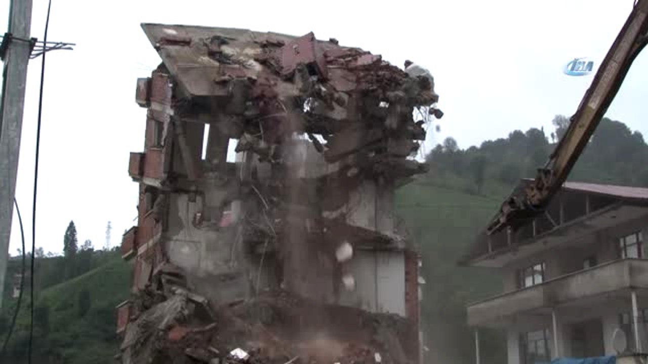 7 Katlı Binanın Yıkımında Sona Yaklaşıldı