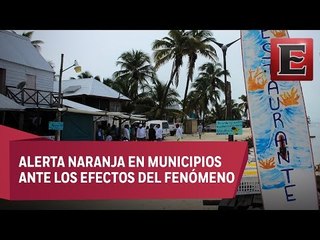 Evacuan familias en Quintana Roo por tormenta Earl