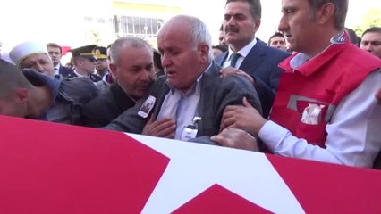 Şehidin Babası: "Ağlamıyorum Oğlum, Sen Rahat Uyu"