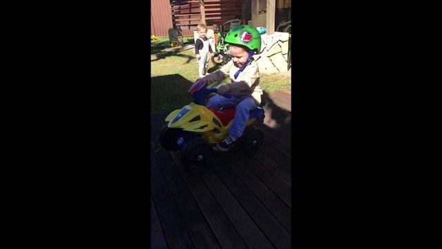 À 3 ans, il tape de roues arrières