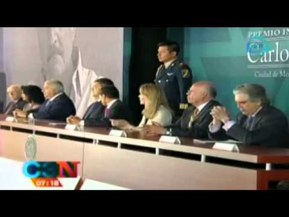 EPN entrega premio Carlos Fuentes a Sergio Ramírez