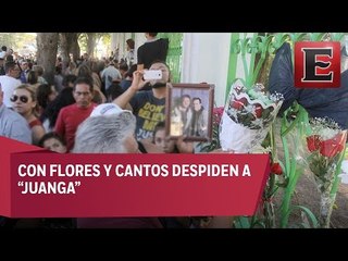 Fans abarrotan casa de Juan Gabriel en Ciudad Juárez