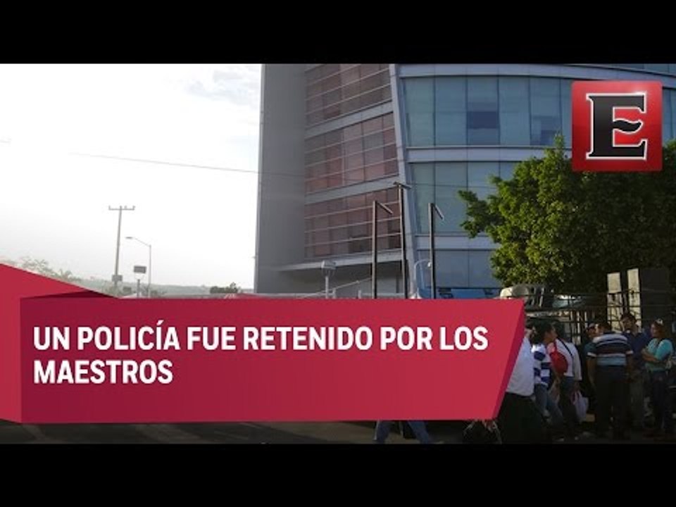 Integrantes de la CNTE toman la Torre Chiapas