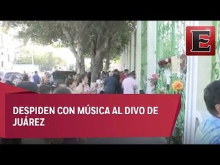 Fans de Juan Gabriel abarrotan puertas de su hogar en Ciudad Juárez