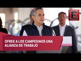 Mancera acude a mitin de campesinos por invitación de dirigentes