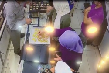 1 Dakikada 20 Bin Liralık Altın Çaldılar