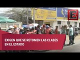 Padres de familia entran a escuelas tomadas por la CNTE