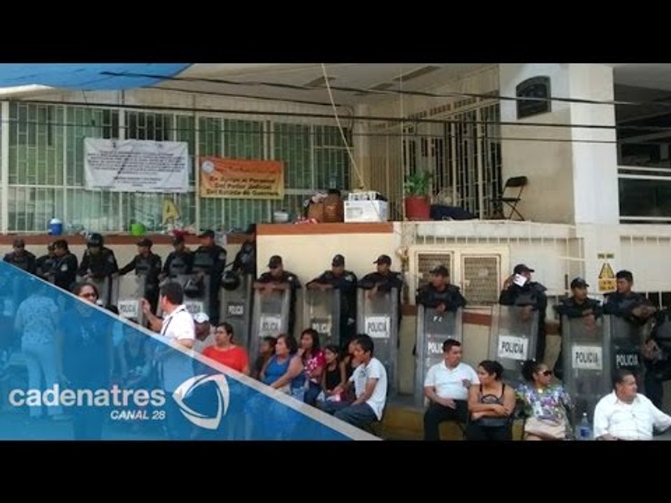 Intento de desalojo en juzgados judiciales en Guerrero