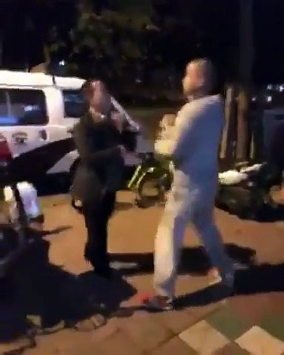 Cette bagarre totalement improbable en Chine dégouterait n'importe qui...