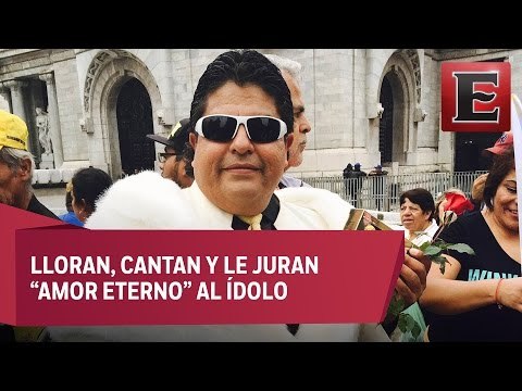 Fans dan el último adiós a Juan Gabriel en Bellas Artes