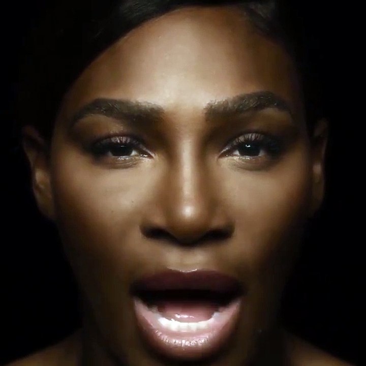 Serena Williams se met seins nus pour la sensibilisation du cancer du sein