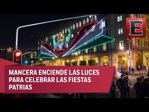 Encienden alumbrado patrio en el Zócalo capitalino