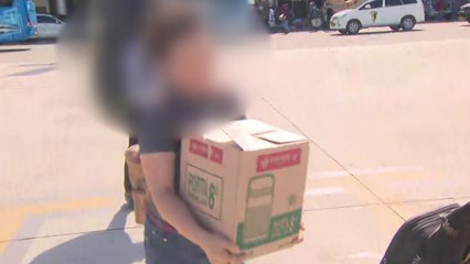 지진 희생자 화장...어머니, 유골함 안고 귀국길 / YTN