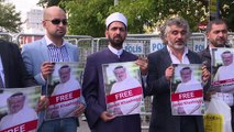 وقفة تضامنية مع الصحافي المفقود جمال خاشقجي أمام القنصلية السعودية في اسطنبول