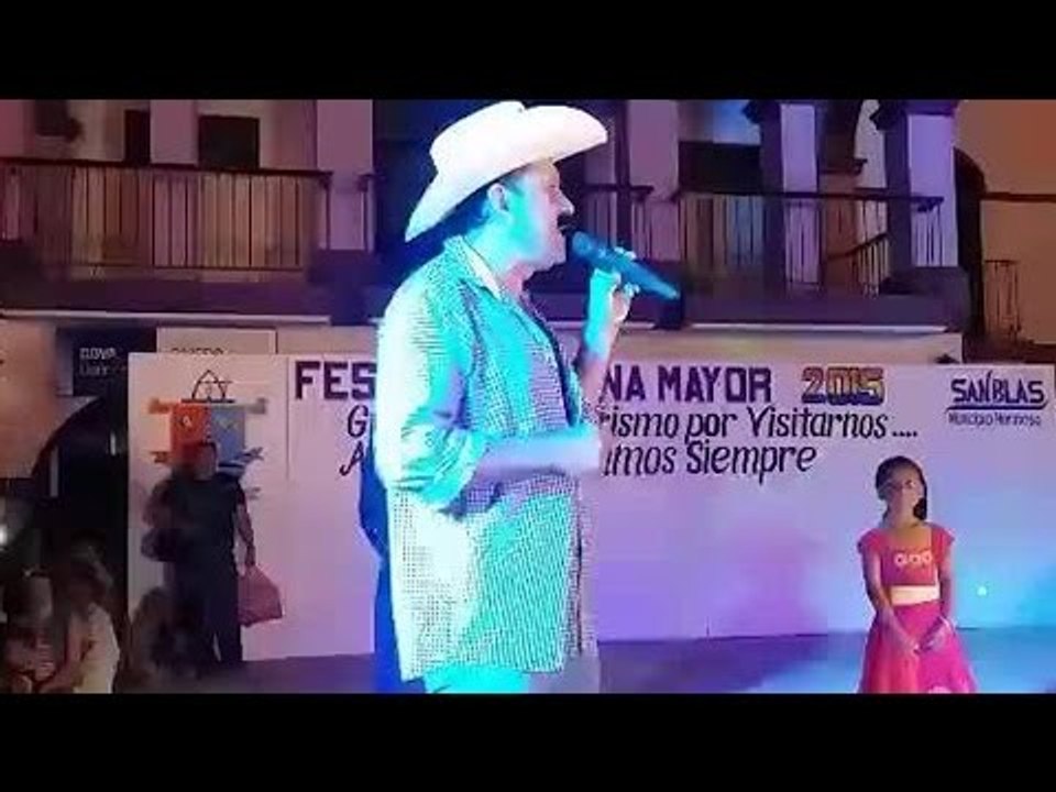 Edil de San Blas, Nayarit, obsequia automóviles en concurso