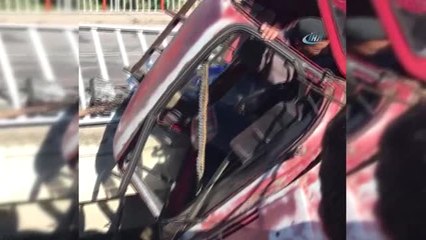 İki Köprü Arasında Kalan Kamyonet Çaya Düşmekten Kurtuldu