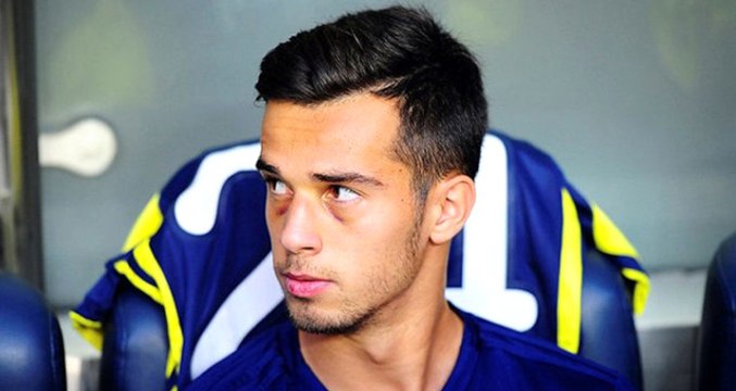 Fenerbahçeli Bir Taraftarın, Fenerbahçe-Spartak Trnava Maçında Barış Alıcı'ya Su Şişesi Fırlattığı Ortaya Çıktı