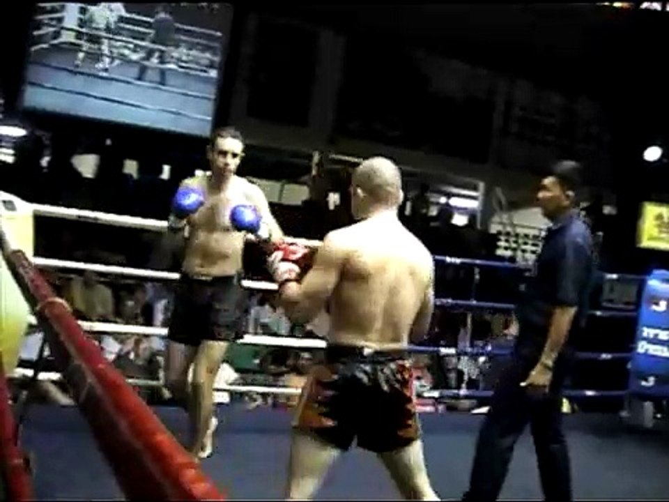 Tiger Muay thai scores 3rd round KO @ Patong Stadium