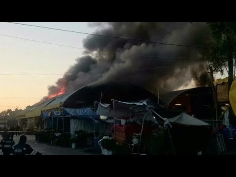 ÚLTIMA HORA: Se registra incendio en una bodega de la Central de Abastos